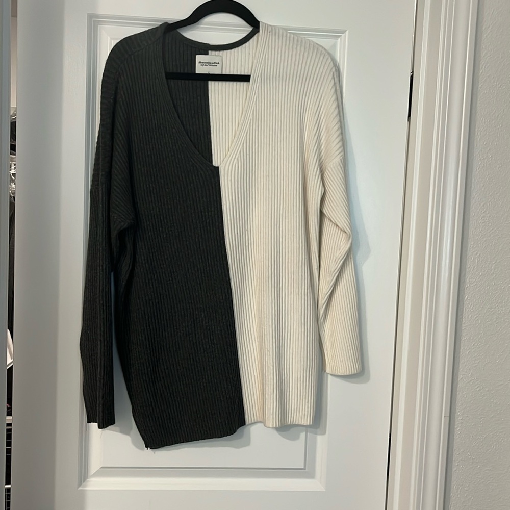 Abercrombie Soft AF v-neck sweater